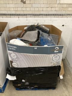 PALLET OF ITEMS TO INC CLEAR STORAGE BOX & GREY DOOR MAT