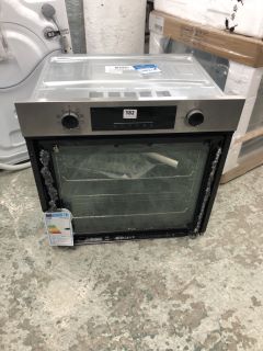 BEKO SINGLE ELECTRIC OVEN MODEL BBIE23300XFP RRP £319 SMASHED GLASS (EX-DISPLAY)