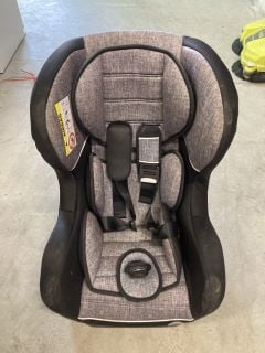 CHILD'S CAR SEAT