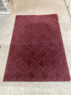 HAND TUFTED RUG RRP: £250 120 X 180CM