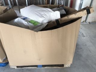 PALLET OF ITEMS INC AIR CONDITIONER UNIT