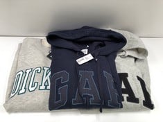 3 X SWEATSHIRTS VARIOUS BRANDS AND SIZES INCLUDING DICKIES GREY SIZE M (TOTAL RRP 159€) - LOCATION 19A.