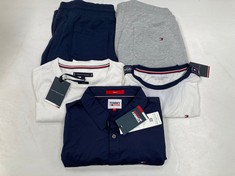 5 X TOMMY HILFIGER GARMENTS VARIOUS MODELS AND SIZES INCLUDING NAVY BLUE TRACKSUIT TROUSERS SIZE L- LOCATION 40A.