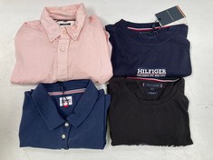 4 X TOMMY HILFIGER GARMENTS VARIOUS MODELS AND SIZES INCLUDING NAVY BLUE POLO SHIRT SIZE XL- LOCATION 40A.