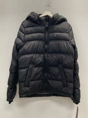 TOMMY HILFIGER CLASSIC QUILTED JACKET WITH HOOD, COLOUR BLACK, SIZE XS - LOCATION 8A.