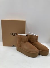 UGG BOOTS MODEL W CLASSIC MINI PLATAFORM BROWN COLOUR SIZE 37 (TOTAL RRP 180€) - LOCATION 29A.