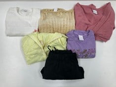 6 X PREMIUM DESIGNER GARMENTS VARIOUS SIZES AND STYLES INCLUDING PURPLE T-SHIRT SIZE S (TOTAL RRP. 298€) - LOCATION 21B.