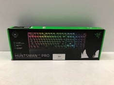 RAZER HUNTSMAN V3 PRO - OPTICAL ANALOG E-SPORTS KEYBOARD, SNAP TAP & RAPID TRIGGER (RAPID TRIGGER MODE, MULTIFUNCTIONAL ROTARY CONTROL, PBT DOUBLESHOT KEY CAPS) - LOCATION 33B.