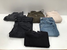 6 X PREMIUM DESIGNER GARMENTS IN VARIOUS STYLES AND SIZES INCLUDING BEIGE TROUSERS SIZE M (TOTAL RRP. 489 €) - LOCATION 42B.