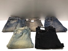 5 X DESIGNER CLOTHES VARIOUS MAKES AND MODELS INCLUDING BLACK TROUSERS SIZE 34W 32L (TOTAL RRP 333€) - LOCATION 34B.