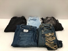 5 X DESIGNER GARMENTS IN VARIOUS STYLES AND SIZES INCLUDING RIPPED JEANS SIZE 26W 32L (TOTAL RRP 367€) - LOCATION 30B.