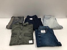 5 X DESIGNER GARMENTS VARIOUS MODELS AND SIZES INCLUDING GREEN SHIRT SIZE M (TOTAL RRP 347€) - LOCATION 26B.