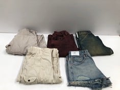 5 X DESIGNER CLOTHES VARIOUS MODELS AND SIZES INCLUDING DENIM SHORTS SIZE M (TOTAL RRP 337€) - LOCATION 26B.