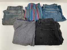 5 X PREMIUM DESIGNER GARMENTS VARIOUS SIZES AND STYLES INCLUDING DENIM TROUSERS SIZE 26W (TOTAL RRP. 287€) - LOCATION 14B.