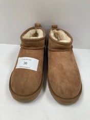 UGG BOOTS MODEL W CLASSIC ULTRA MINI BROWN COLOUR SIZE 40 (WITHOUT ORIGINAL BOX) (TOTAL RRP 180€) -LOCATION 29A.