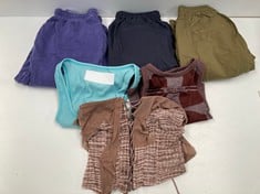 6 X VARIOUS BRANDS AND SIZES INCLUDING PURPLE TRACKSUIT BOTTOMS SIZE M IETS FRANS (TOTAL RRP 244€) - LOCATION 3B.