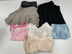 6 X GARMENTS VARIOUS BRANDS AND SIZES INCLUDING PINK T-SHIRT SIZE XL IETS FRANS (TOTAL RRP 197€) - LOCATION 15B.