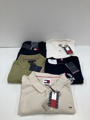 5 X TOMMY HILFIGER CLOTHING VARIOUS SIZES AND MODELS INCLUDING NAVY BLUE SWIMMING COSTUME SIZE L - LOCATION 12B.