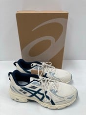 ASICS GEL VENTURE WHITE AND BLUE SHOES SIZE 41.5 (TOTAL RRP 135€) - LOCATION 37A.