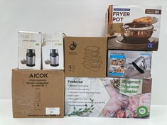 7 X KITCHEN ITEMS VARIOUS MAKES AND MODELS INCLUDING MUZILI COFFEE GRINDER - LOCATION 45C.