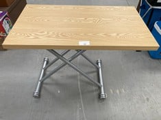 EXTENDABLE LIVING ROOM TABLE IN BROWN WOOD (BROKEN).