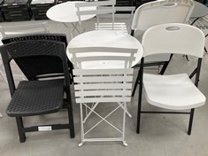 7 X GARDEN ITEMS INCLUDING WHITE TABLE AND CHAIR SET (MAY BE BROKEN OR INCOMPLETE).