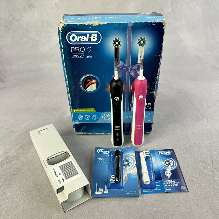 Oral-B Pro 2 2900 (VAT ONLY PAYABLE ON BUYERS PREMIUM)