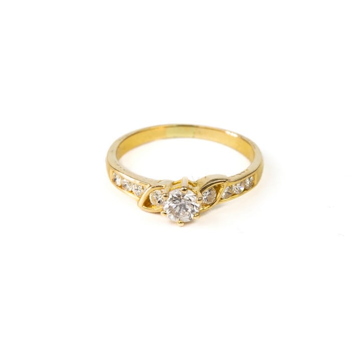 18K Yellow Diamond with Shoulders Ring, Size J, 2.1g.  Auction Guide: £150-£200 (VAT Only Payable on Buyers Premium)