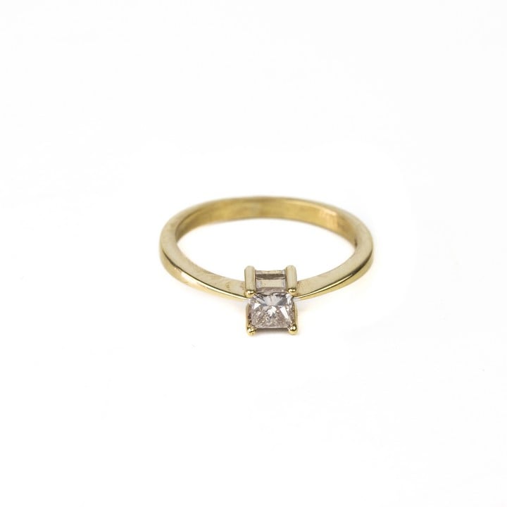 9K Yellow 0.25ct Diamond Princess-cut Single Stone Ring, Size K½, 2g (VAT Only Payable on Buyers Premium)