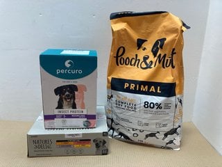 3 X ASSORTED PET FOOD ITEMS TO INCLUDE BOX OF PETILLO NATURES DELI GRAIN FREE VARIETY PACK DOG FOOD - BBE 15/10/25: LOCATION - A13