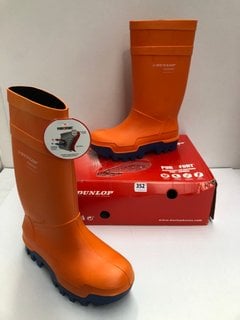 DUNLOP MENS PUROFORT THERMO WELLINGTONS IN ORANGE - UK SIZE 11: LOCATION - B12