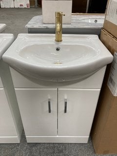 (COLLECTION ONLY) FLOOR STANDING 2 DOOR SINK UNIT IN WHITE WITH A 550 X 420MM SEMI RECESSED CERAMIC BASIN COMPLETE WITH A MONO BASIN MIXER TAP IN BRUSHED BRASS AND SPRUNG WASTE RRP £695: LOCATION - D