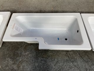 1500 X 850MM RH L SHAPED SHOWER BATH RRP £450: LOCATION - D5