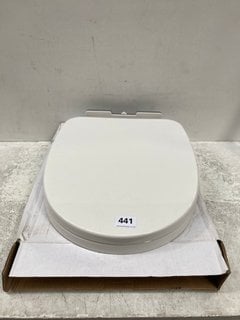 WHITE TOILET SEAT - RRP £70: LOCATION - R1