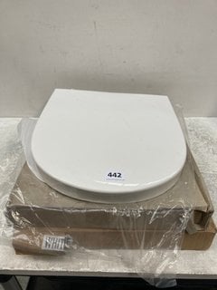 2X WHITE TOILET SEATS - RRP £140: LOCATION - R1