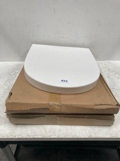 2X WHITE TOILET SEATS - RRP £140: LOCATION - R1