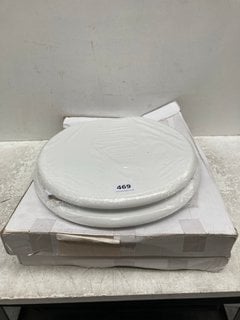 2X WHITE TOILET SEATS - RRP £140: LOCATION - R1