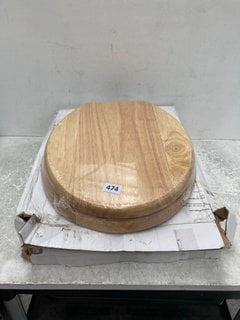 2X WOOD EFFECT TOILET SEATS - RRP £140: LOCATION - R1