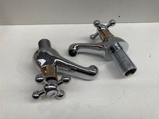 PAIR OF TRADITIONAL CROSSHEAD BATH/BASIN PILLAR TAPS IN CHROME - RRP £140: LOCATION - R2