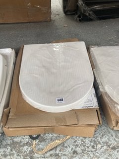 2X WHITE TOILET SEAT - RRP £140: LOCATION - R2