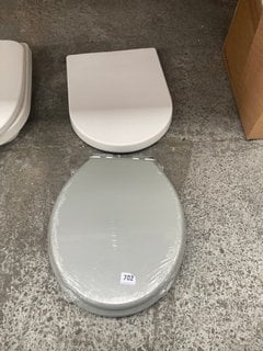 2X WHITE AND GREY TOILET SEAT - RRP £140: LOCATION - R2