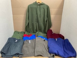 QTY OF ASSORTED ' FRUIT OF THE LOOM ' CLOTHING IN VARIOUS SIZES TO INCLUDE KHAKI HOODIE - UK SIZE: MEDIUM: LOCATION - H14