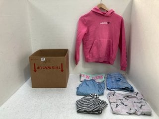 QTY OF ASSORTED GIRLS CLOTHING IN VARIOUS SIZES TO INCLUDE ADIDAS L/S LOGO PRINT HOODIE IN PINK - SIZE 11-12 YEARS: LOCATION - H2