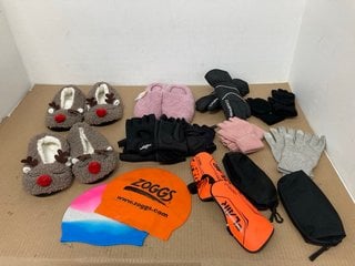 QTY OF ASSORTED CLOTHING ACCESSORIES TO INCLUDE PAIR OF RAPHA CLASSIC GLOVES IN BLACK: LOCATION - H1