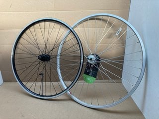 PAIR OF GRAVEL DISC TUBELESS THRU AXLE WHEEL SET IN BLACK AND SILVER - MODEL SRD23 - RRP £264: LOCATION - G4