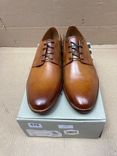 JOHN LEWIS & PARTNERS MENS SLIM DERBY SHOES IN TAN LEATHER - UK SIZE 10: LOCATION - G10