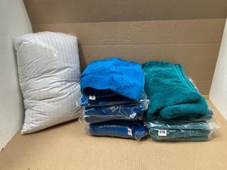 10 X ASSORTED HOUSEHOLD ITEMS TO INCLUDE BATH TOWEL IN BLUE: LOCATION - G10