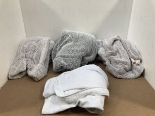 4 X ASSORTED JOHN LEWIS & PARTNERS BATHROBES IN VARIOUS SIZES TO INCLUDE FROSTED THROW ON ROBE IN GREY- UK SIZE M/L: LOCATION - G12