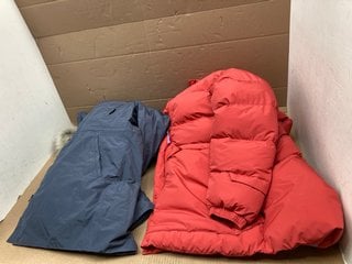 HELLY HANSEN WATERPROOF HOODED PARKA IN ECRU- UK SIZE XL - RRP £158.00 TO INCLUDE HELLY HANSEN AURORA PARKA IN POPPY RED- UK SIZE XL - RRP £168.00: LOCATION - G13