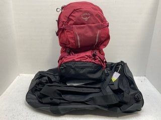 OSPREY 28L HIKELITE BACKPACK IN RED TO INCLUDE MOUNTAIN WAREHOUSE LARGE HOLDALL IN BLACK: LOCATION - G15